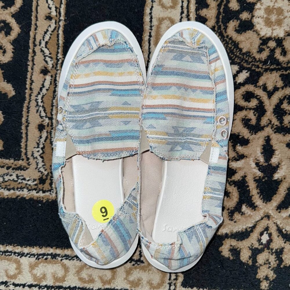 NWOT Sanuk Sidewalk Surfer Women’s Donna St Trail slip on shoes size 9